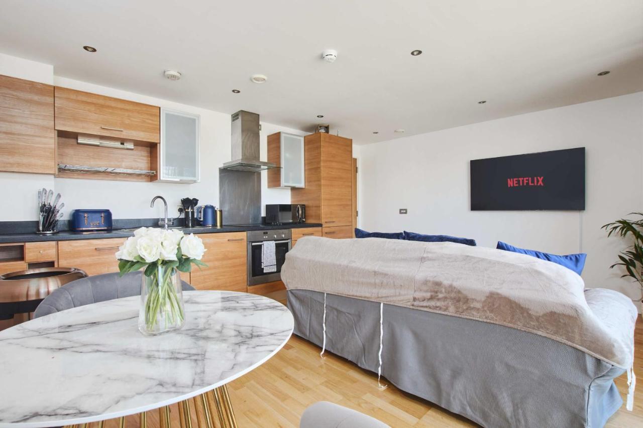 King Deluxe City Apt Large Space& Free Parking! No Balcony Leeds  Exterior photo