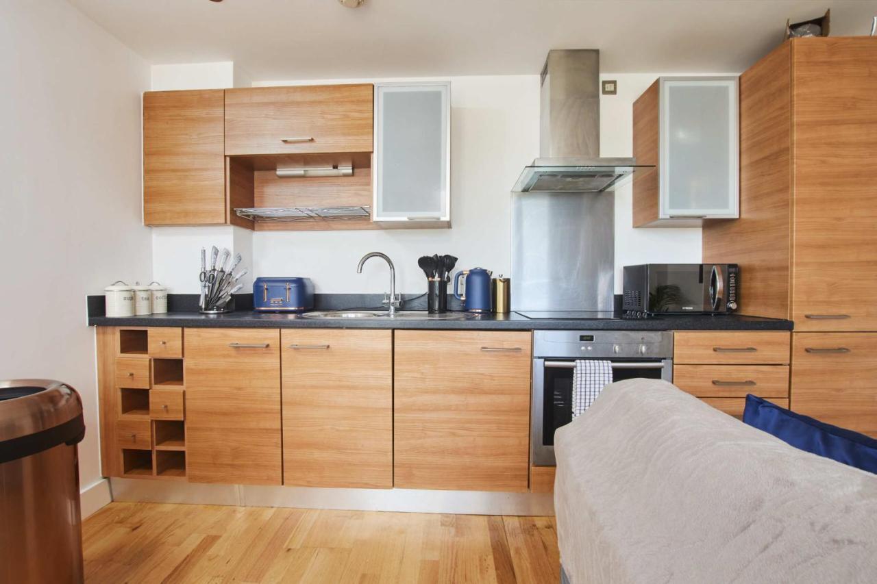 King Deluxe City Apt Large Space& Free Parking! No Balcony Leeds  Exterior photo