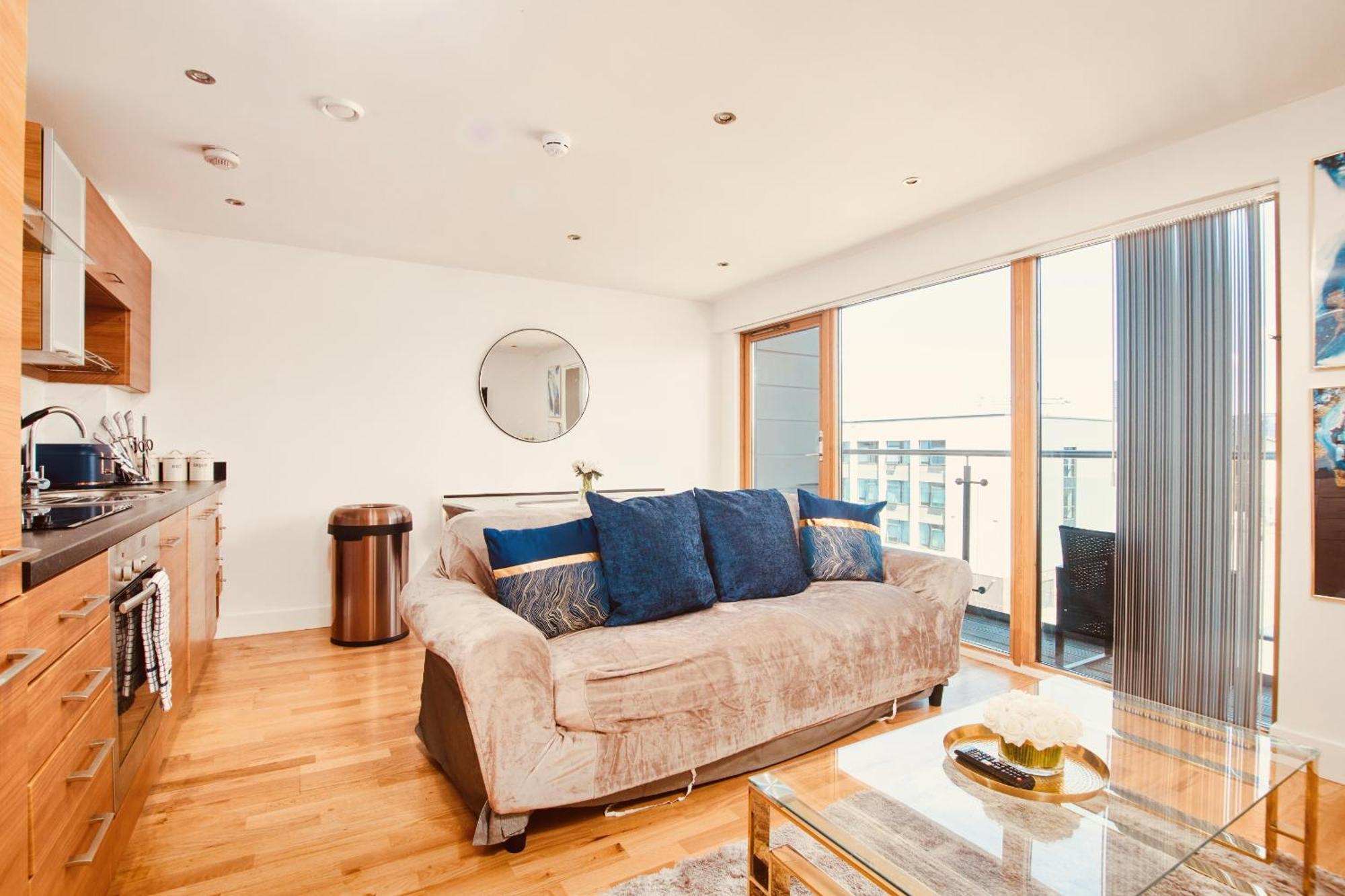 King Deluxe City Apt Large Space& Free Parking! No Balcony Leeds  Exterior photo